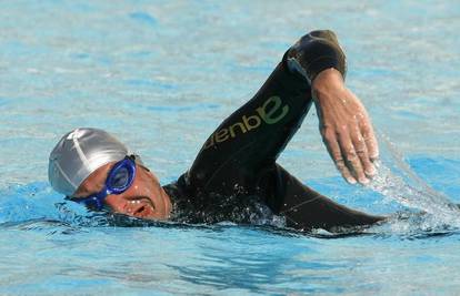 Talijanski plivač preplivao 100 kilometara bez odmora