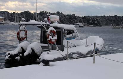 U Čakovcu minus 22, na Šolti valovi od 7 metara 