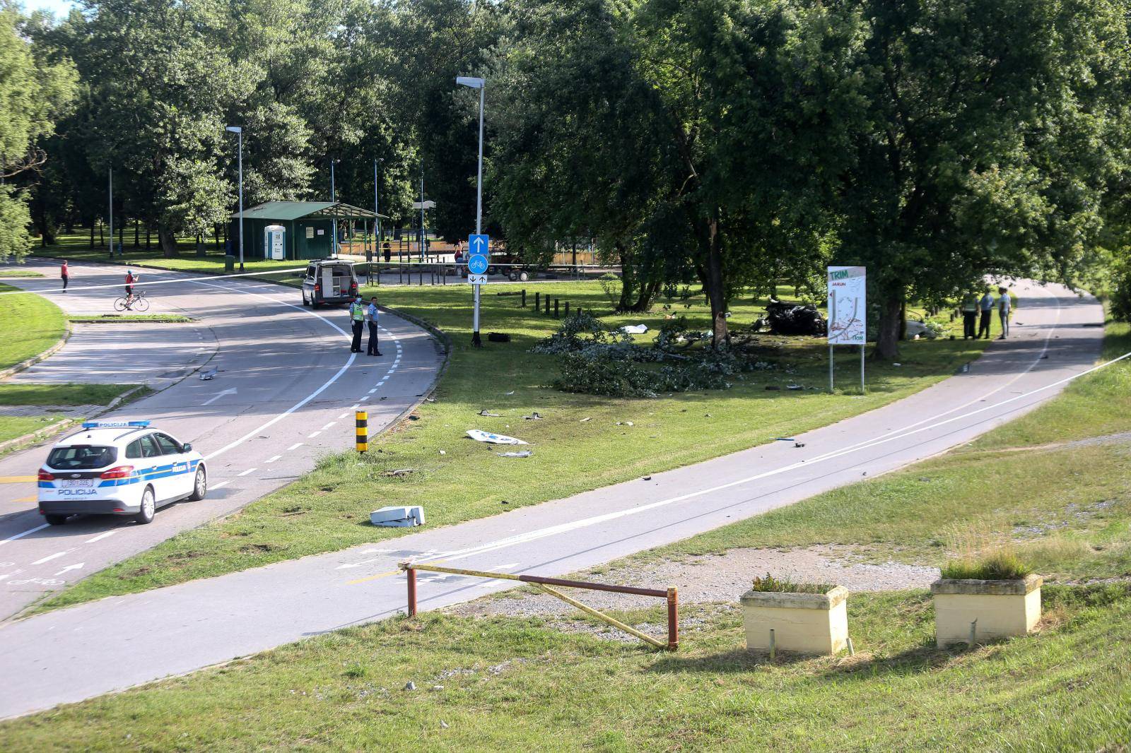 Zagreb: Na Jarunuskom jezeru automobilom se zaletio u stup i poginuo