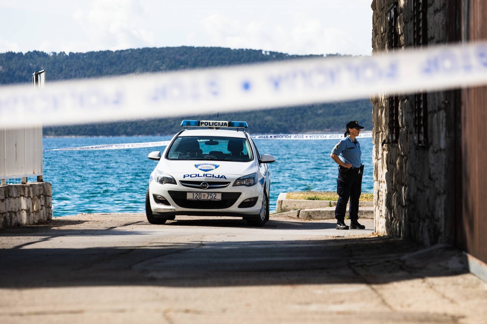 U Kaštel Kambelovcu ubijena jedna osoba, dvoje ranjenih