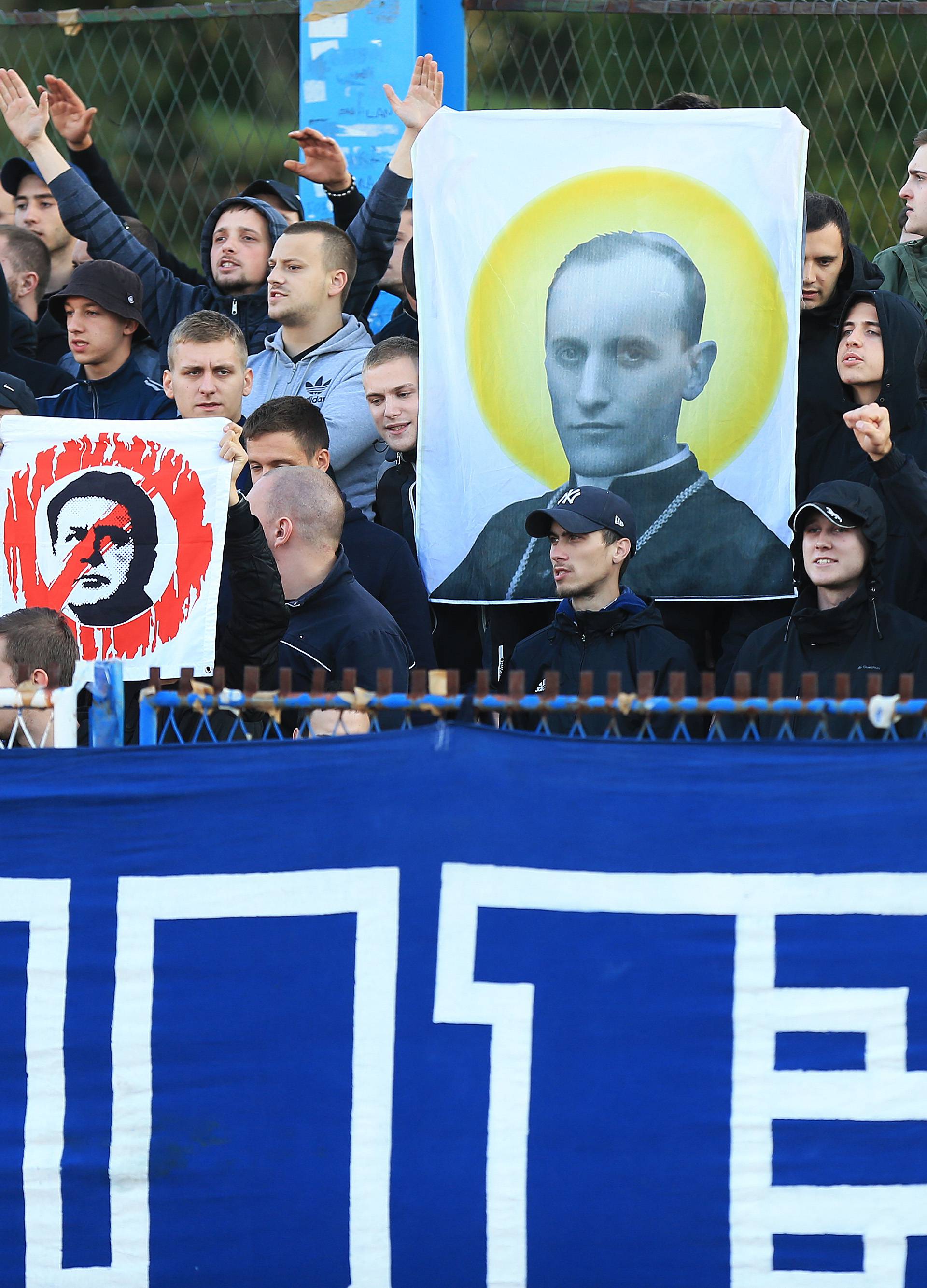 Blažen među Boysima: Lijevo Zdravko, a desno - Stepinac...