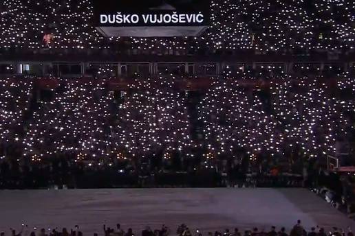 VIDEO Evo kako su se navija&ccaron;i oprostili od Du&scaron;ka Vujo&scaron;evi&cacute;a
