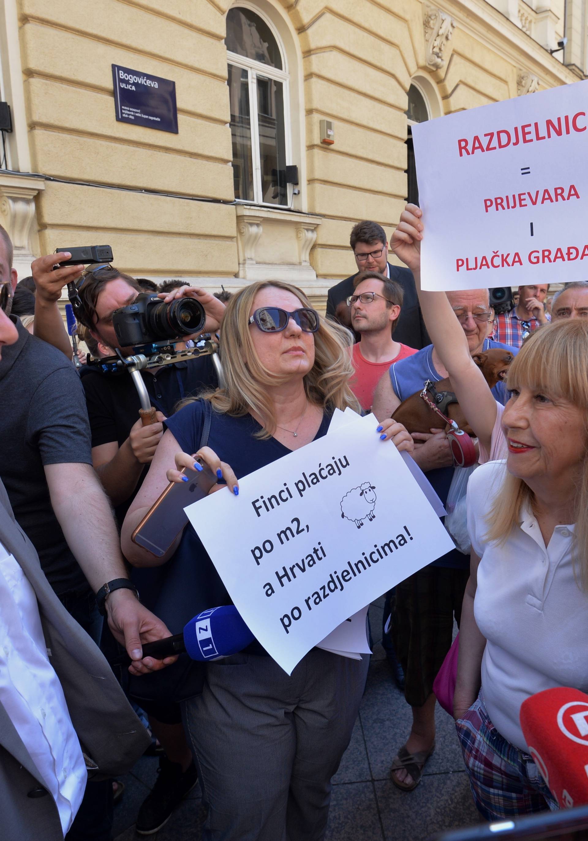 Građani izvrijeđali SDP-ovce: "Lopine, sve vas treba gaziti"