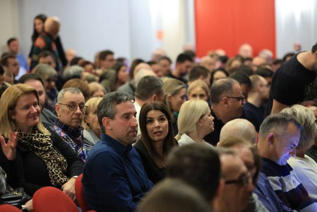 Zagreb: Poznati na svečanoj 300. izvedbi predstave Ćiro