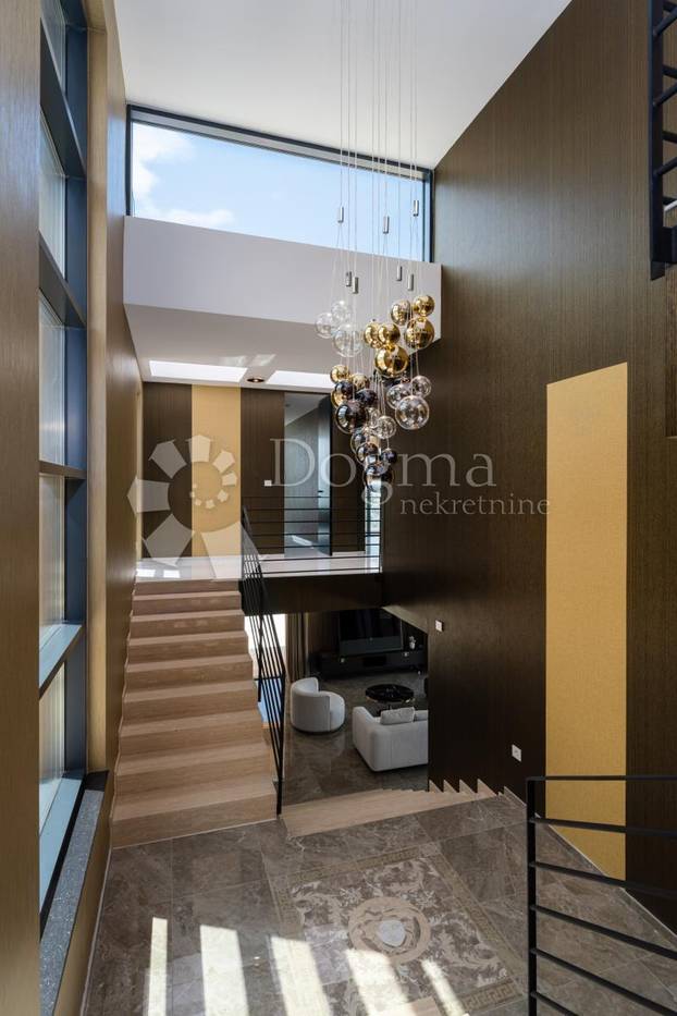 FOTO Pogledajte James Bond vilu u Ražancu! Prodaje se, a oglas je teško prepričati...