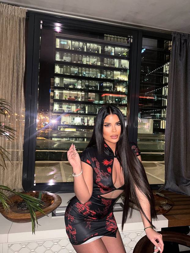 Andreu gledamo u 'Gospodinu Savršenom': Voli putovati, ali i nositi minijaturni bikini i haljine