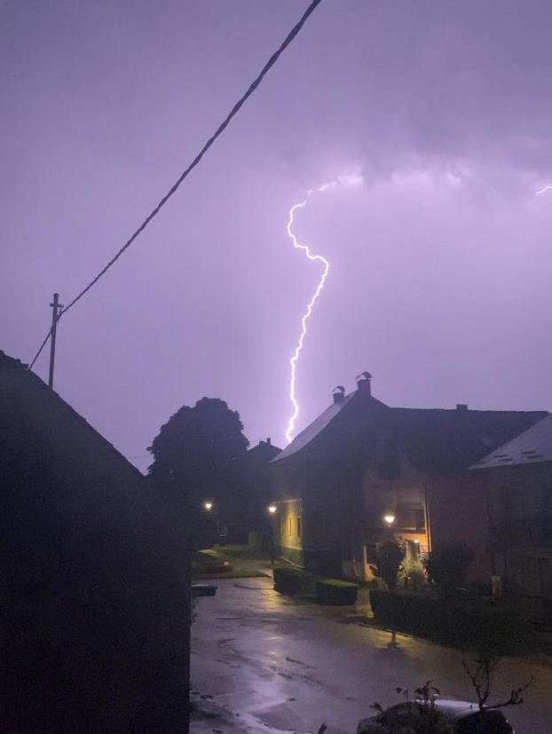 FOTO Pogledajte slike munja nad Zagrebačkom županijom