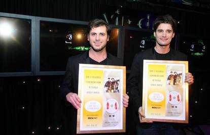 2Cellos predstavili novi album i primili Zlatnu ploču u Zagrebu