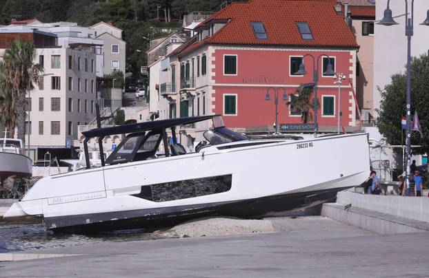 Split: Pomorska nesreća na Matejuški, gliser se nasukao u punoj brzini