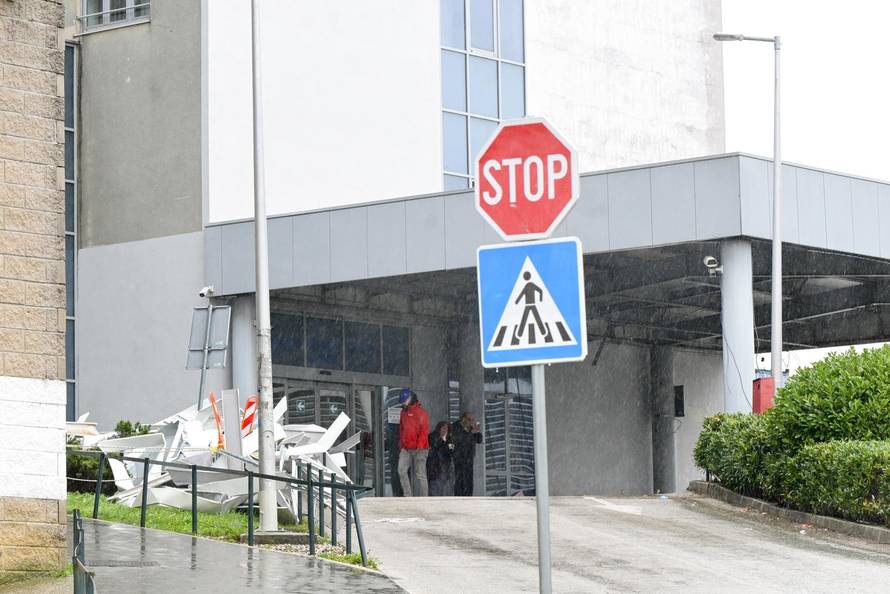 Zagreb: Nevrijeme oštetilo nadstrešnicu na Rebru