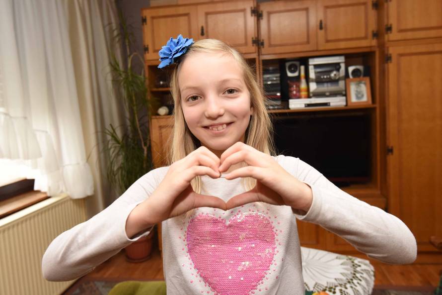 Skromna i velika srca: Lara je skupila 103 čokolade za djecu