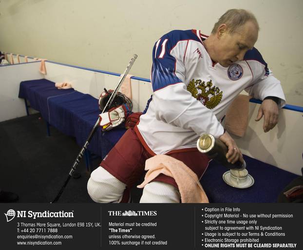 Moskva: Vladimir Putin s prijateljima zaigrao hokej na ledu 