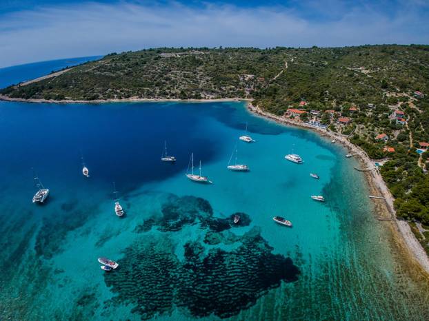 Fotografije iz zraka uvale Krknjaši na Drveniku Velom