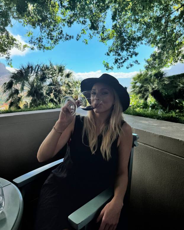 FOTO Napravila gaf uživo koji je obišao Europu. Atraktivna TV voditeljica ljubi Kovačeva šefa