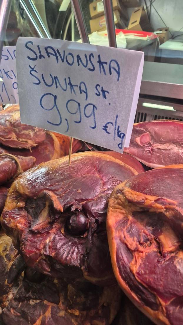 FOTO Pogledajte ponudu tržnice u Osijeku: Kila odojka 4,19 €. A 30 jaja je 6 €. Evo što se isplati