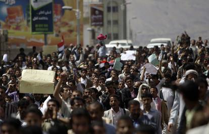 Prosvjedi i u Alžiru i Jemenu: Traže ostavku predsjednika