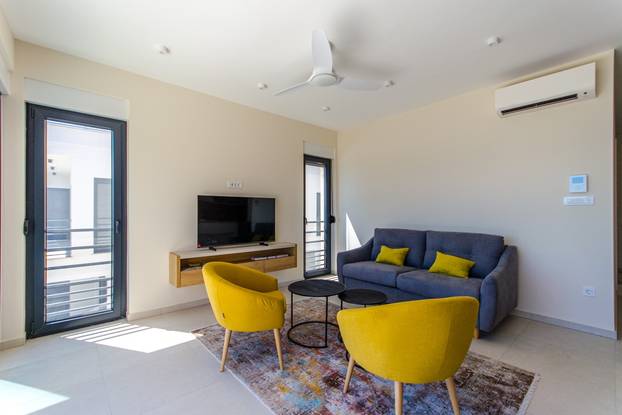 FOTO Kakva vila! Prodaju je na Šolti. Grijani bazen, a more na 150 metara. Saznali smo cijenu