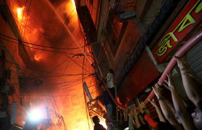 Požar je progutao stambene zgrade: Najmanje 78 poginulih
