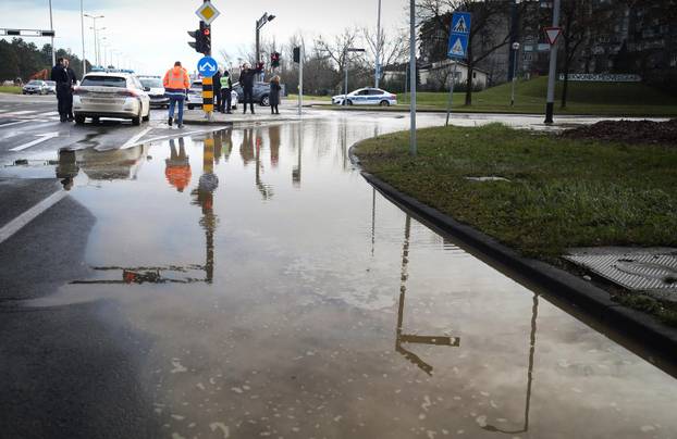 Zagreb: Poplava u Ukrajinskoj ulici zbog puknuća cijevi