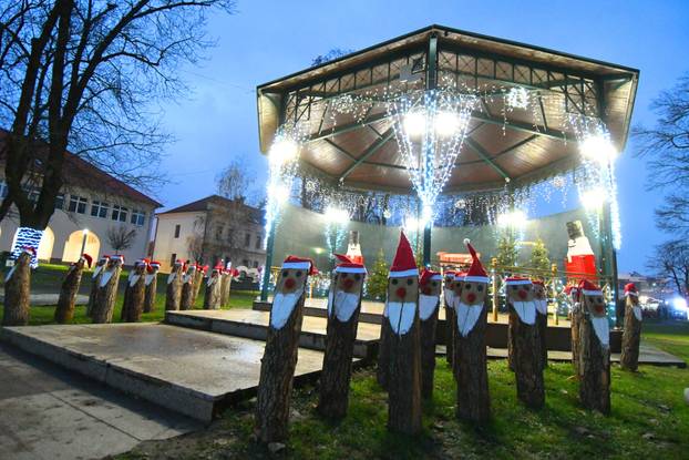 Božićni ugođaj na adventu u Slatini