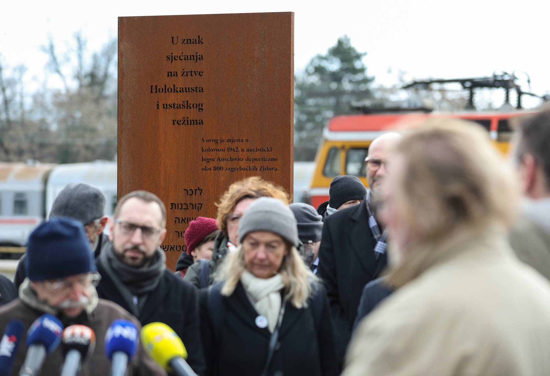 Zagreb: Gradonačelnik Tomašević položio cvijeće na Spomenik žrtvama holokausta