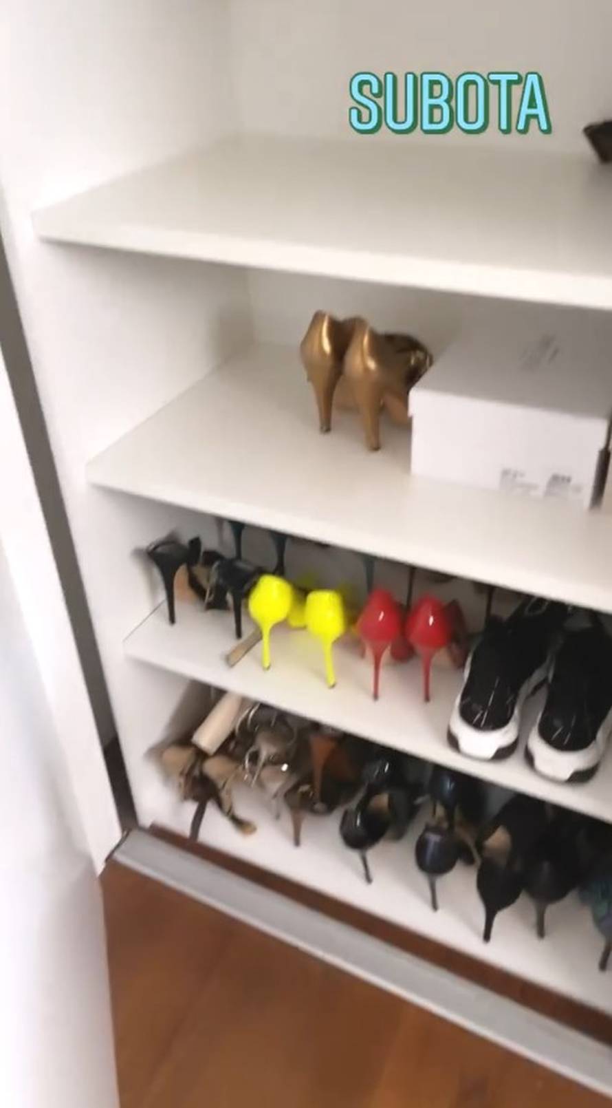 Radna akcija:  Nives čistila stan, pokazala je štikle i prljavi veš