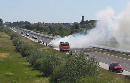 Autocesta A4: Zapalio im se auto u vožnji, nema ozlijeđenih