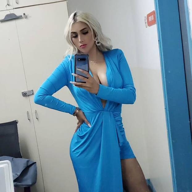 FOTO Ekvadorska voditeljica ne može zauzdati grudi u prijenosu