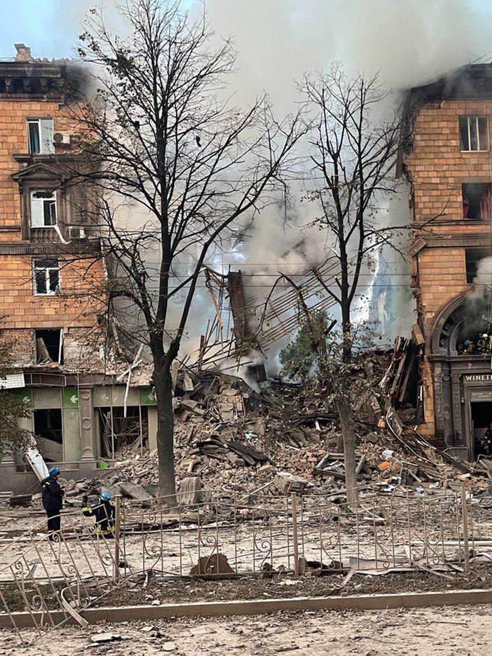 Rusija je ispalila sedam raketa na zgrade, pod ruševinama su civili, spasili trogodišnju curicu