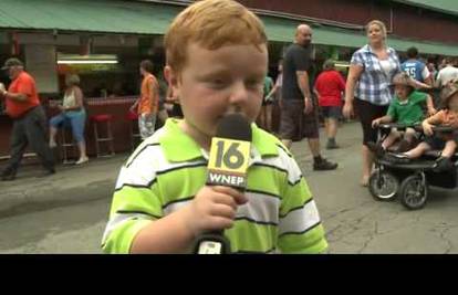 Stvoren za TV: Dječak je uzeo mikrofon u ruke i proslavio se