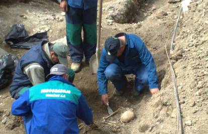 Varaždin: Radnici kopali na trgu pa našli ljudski kostur