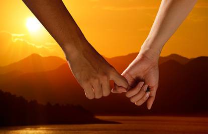 Učvrstite odnos: Držanje za ruke je ključ uspješnog braka
