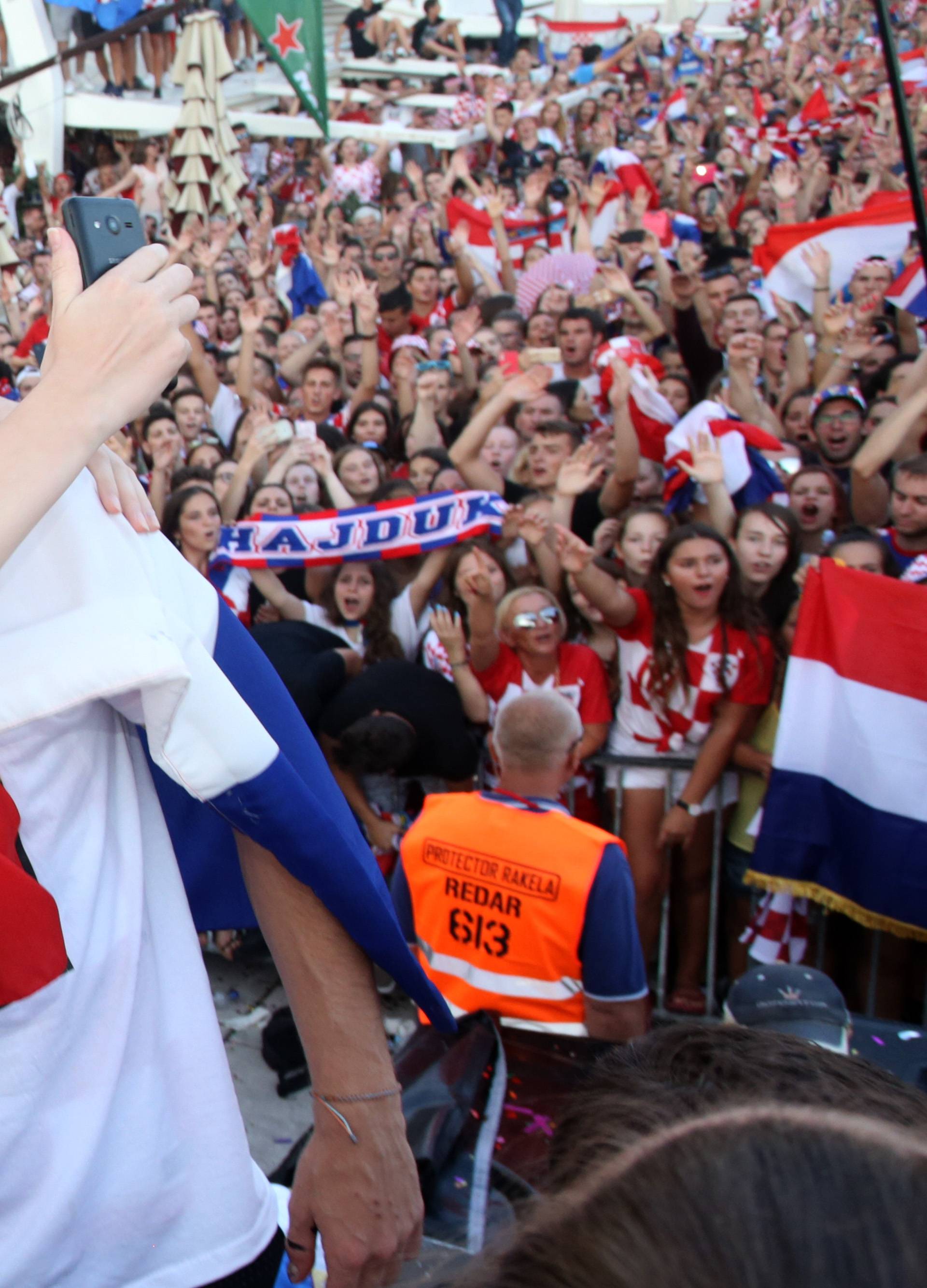 Prisjetite se čudesnog dočeka uz mali 'milijun' fotki i videa