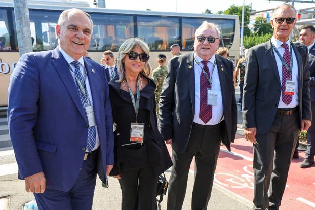 Zagreb: Okupljanje uzvanika uoči početka vojnog mimohoda u povodu 30. obljetnice VRO Oluja