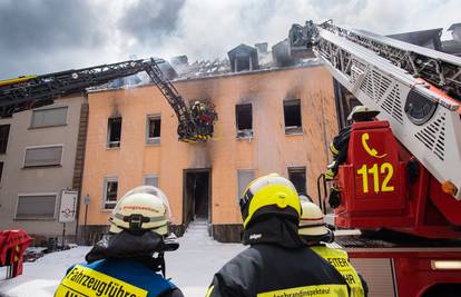 Zgrada u Njemačkoj uništena u požaru: Ozlijeđeno je 13 ljudi