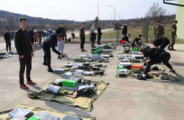 Ministar Anušić i general Kundid na prvom danu TVO-a na Slunju