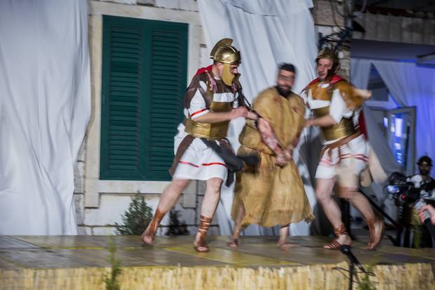 U Imotskom na Cvjetnicu uprizorena „Imotska Muka“, scenski prikaz Muke Gospodina našega Isusa Krista 