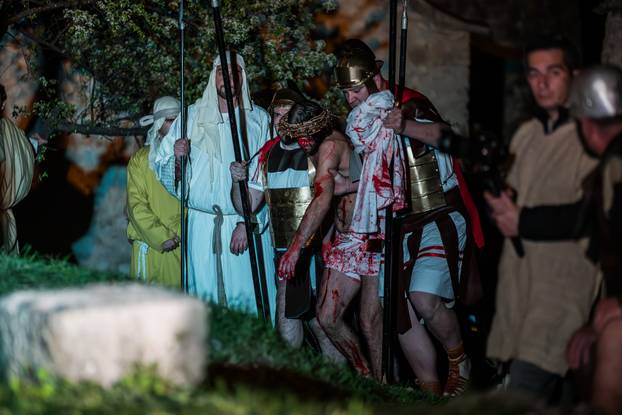 Imotski: Uprizorenje 24. Žive slike Muke Isusove