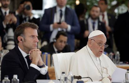 Papa upozorio svjetske čelnike: 'Ljudi ne smiju izgubiti kontrolu nad umjetnom inteligencijom'