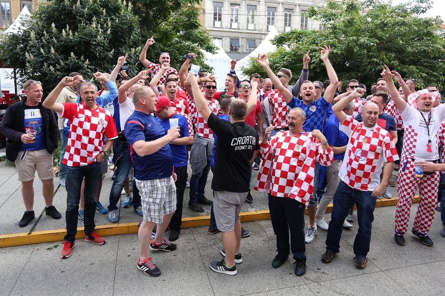 Galerija navijača u Francuskoj: Kockice okupirale St. Etienne