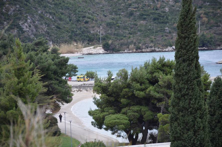 Pronađeno tijelo u odvodnom kanalu, dvoje ljudi još traže