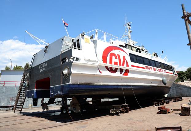 Ošte?eni katamaran Melita dotegljen u šibensko brodogradilište Iskra