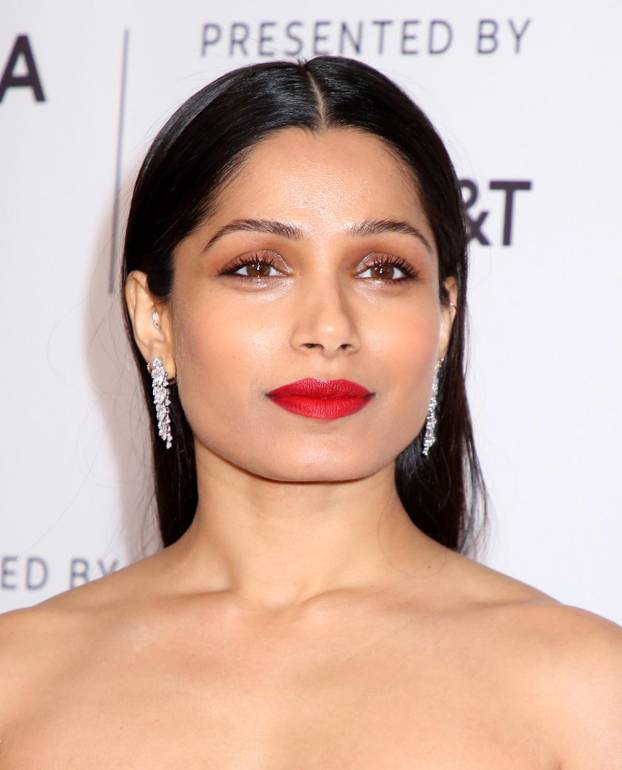 Glumica Freida Pinto rodila sin?i?a Rumi-Ray na ro?endan svog supruga