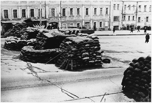 SANDBAGS IN MOSCOW