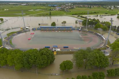 Karlovac: Pogled iz zraka na rijeku Koranu koja se izlila iz svog korita