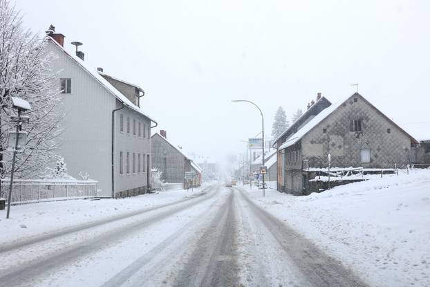Zbog snijega otežan promet u Gorskom kotaru