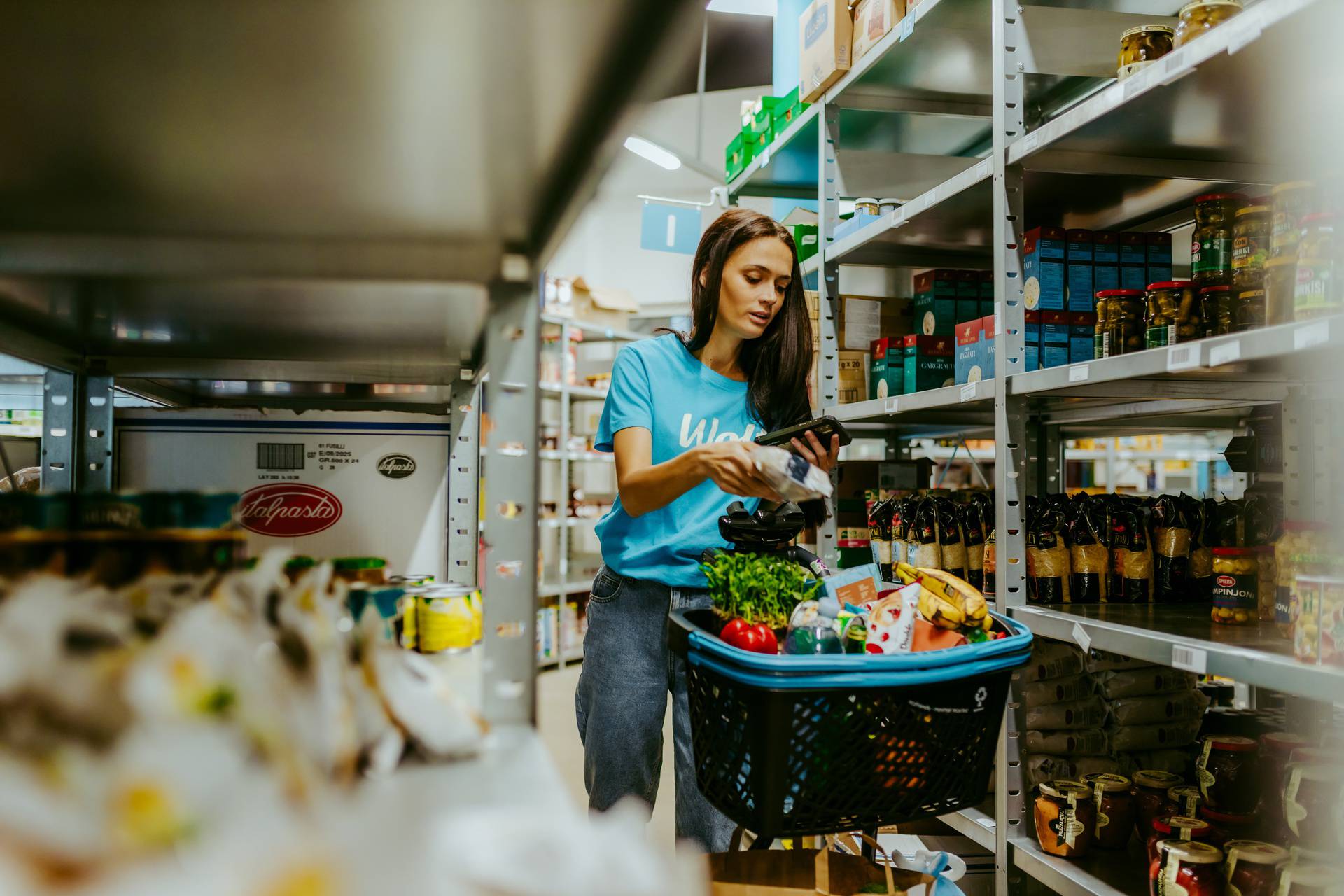 Izgleda kao normalna trgovina, ali u nju ne možete ući. Saznajte kako funkcionira 'dark store'