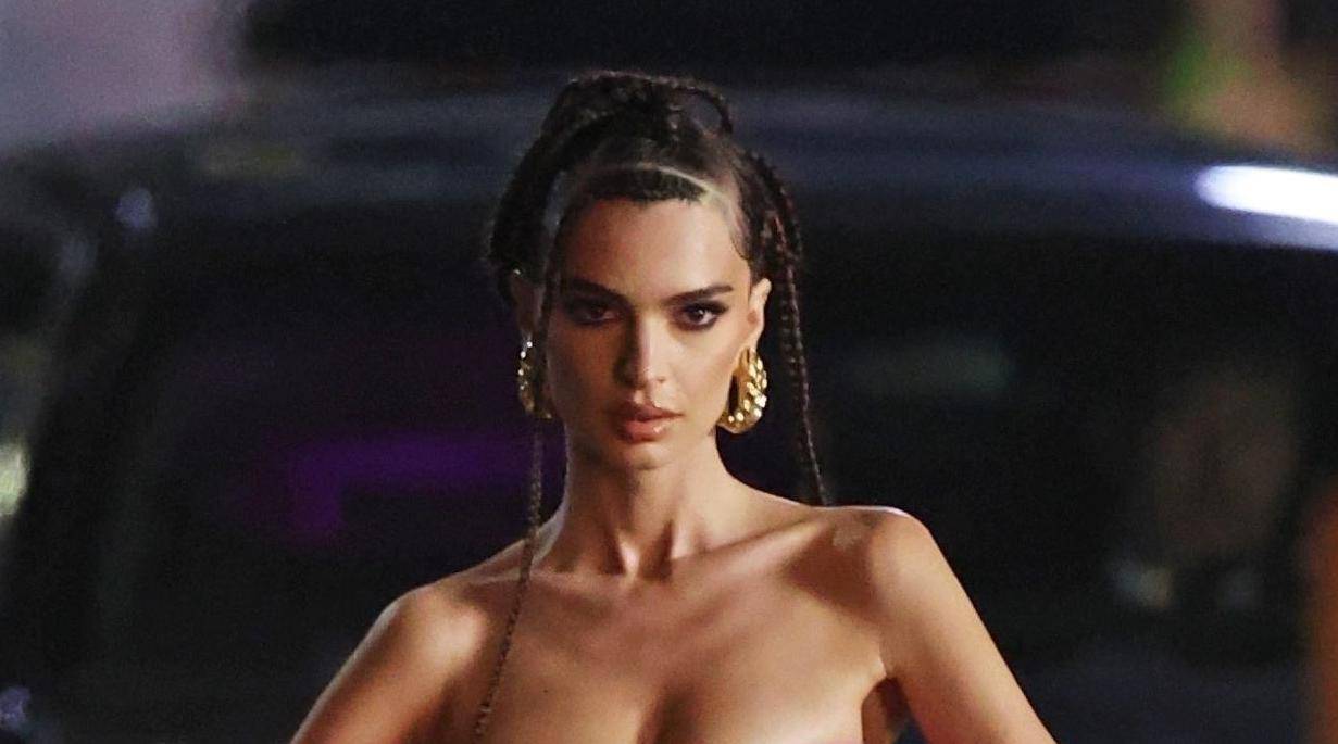 *PREMIUM-EXCLUSIVE*  Emily Ratajkowski strips down to skimpy two piece for Rihanna's latest  Savage X Fenty Collection in LA **WEB EMBARGO UNTIL 6:30 pm EDT on September 2, 2021**