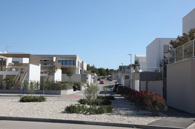 Novoizgrađene vile u Brodarici