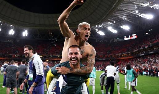 Osvojio Europsku ligu pa se umirovio s 27 godina. Sada se bavi filmskom režijom...